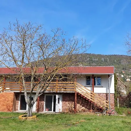 Kikoeto Vendeghaz * Badacsonytördemic