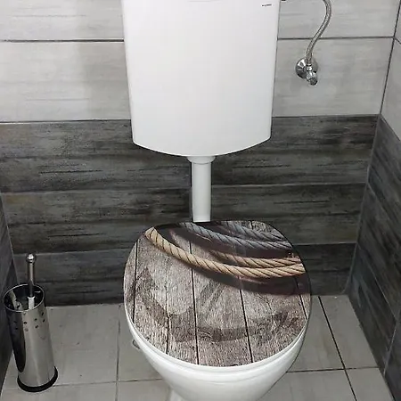 Kikoeto Vendeghaz * Badacsonytördemic