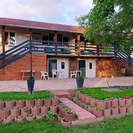 Kikoeto Vendeghaz Διαμέρισμα Badacsonytördemic